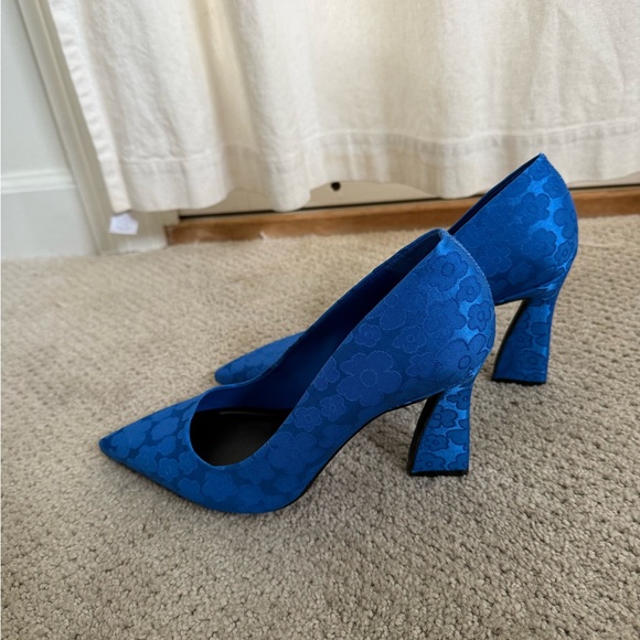 Gianni Bini Blue Floral Heels - Picture 4 of 4